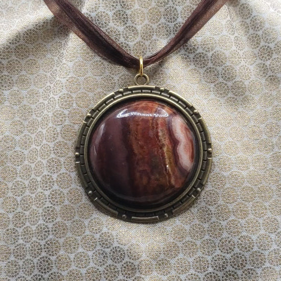 CJ00024 Jasper Agate Brown Banded Pendant vid
