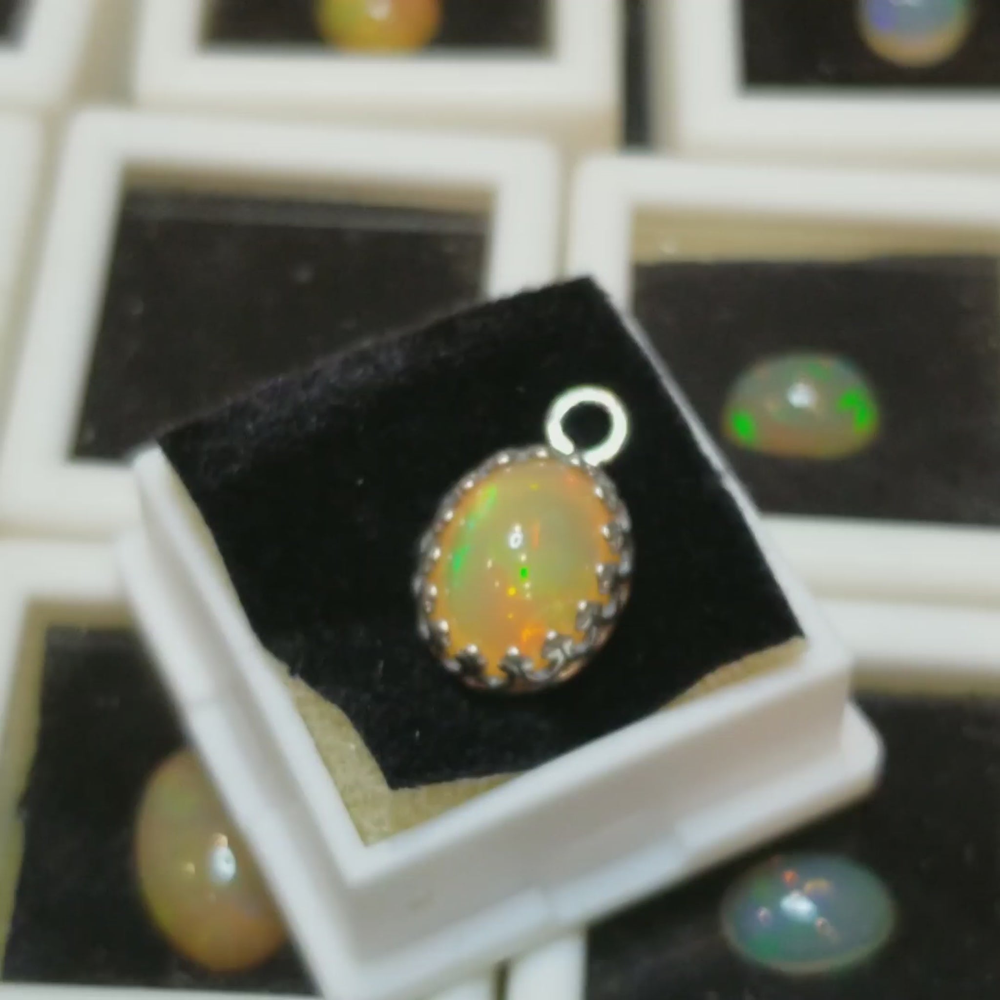 170-34-1 Ethiopian Yellow Opal 4ct Pendant Semi Precious Gemstone Silver Pendant vid1