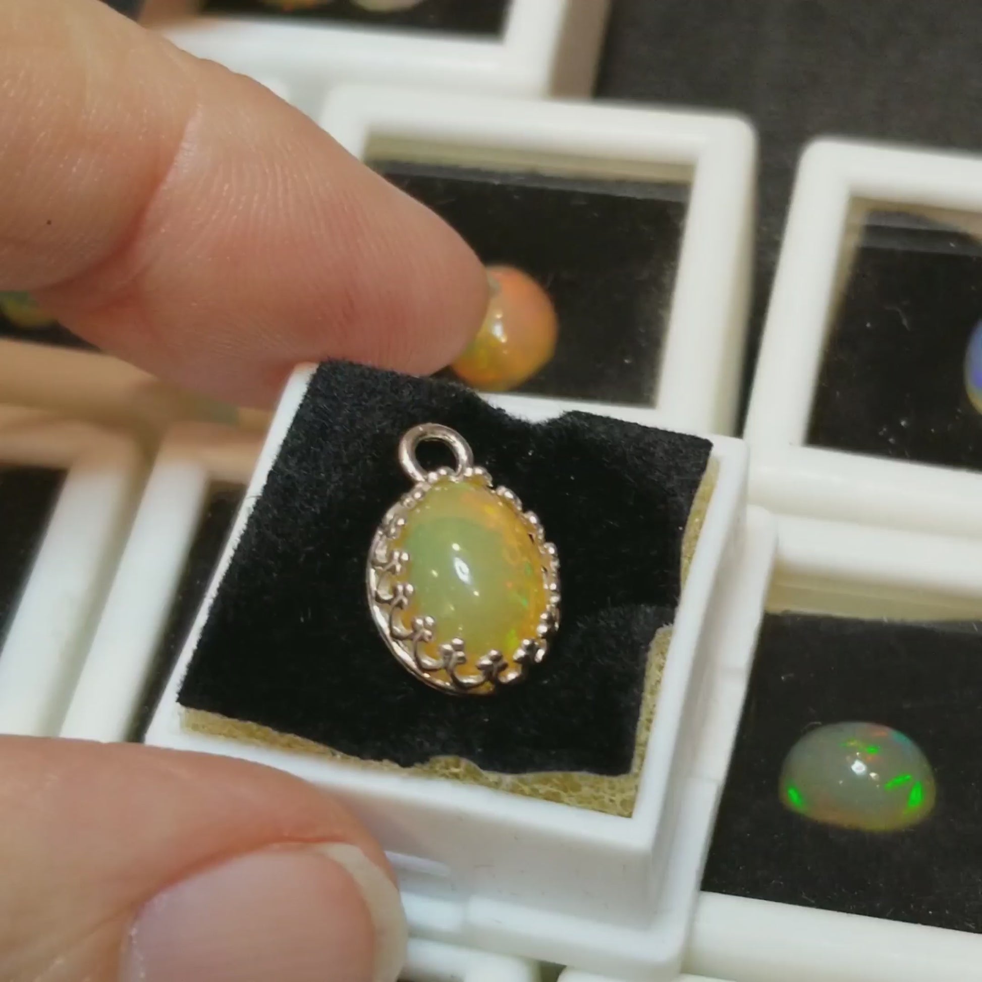 85-17-1 Ethiopian Yellow Opal 4.5ct Pendant Semi Precious Gemstone Silver Pendant vid1
