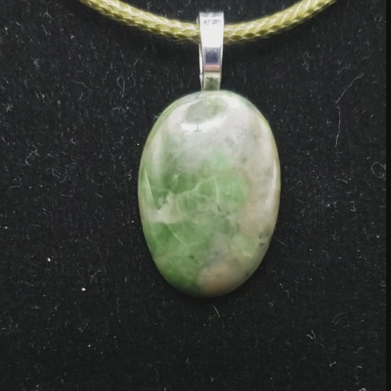Serpentine Pendant CJ00038 vid